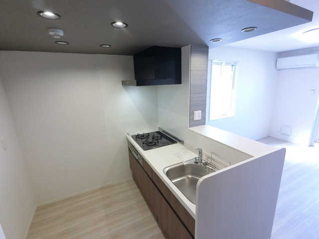 コンフォート上和田のキッチン|３口コンロ付きシステムキッチン