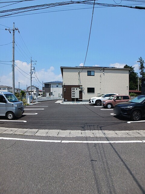 レジデンス　アニューの駐車場