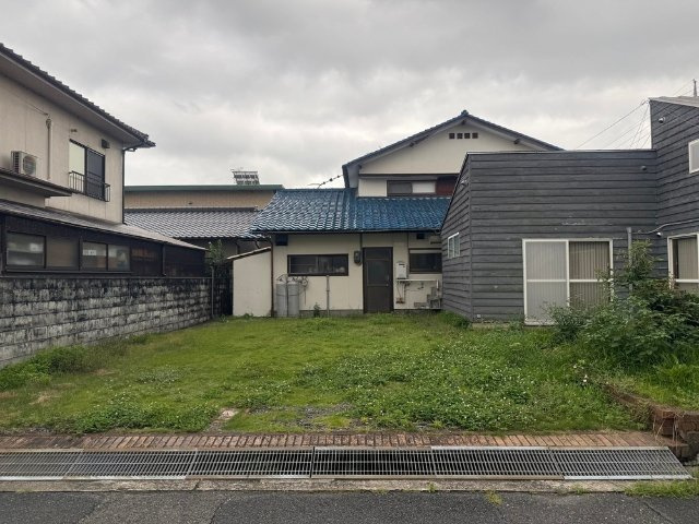 総社市駅前2丁目事務所の駐車場