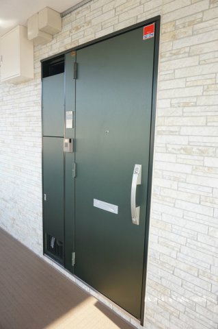 リブリ・Espoir 弐番館の玄関