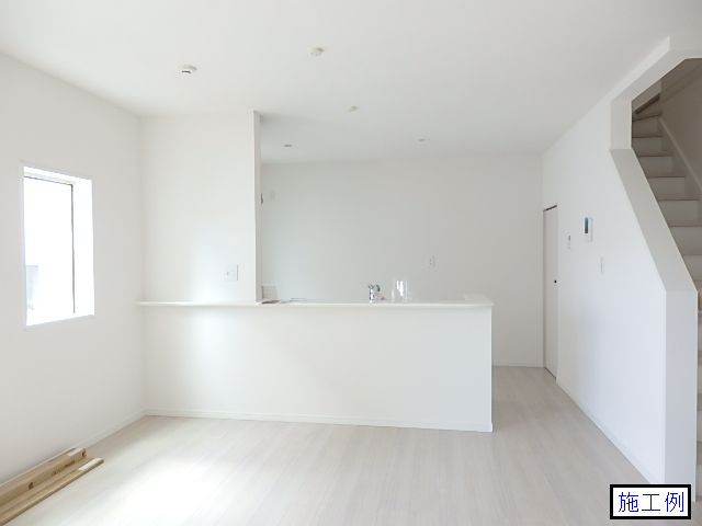茅ヶ崎市緑が浜新築戸建て　1号棟の居間・リビング|ゆったりとした居間です