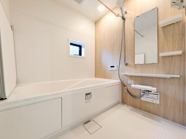 川崎市中原区小杉陣屋町１丁目の新築一戸建の浴室|広々としたバスルームで一日の疲れをいやして下さい！
もちろん、浴室乾燥機付きです！