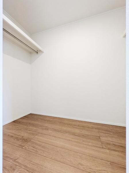 川崎市中原区小杉陣屋町１丁目の新築一戸建の収納|WICでお部屋もスッキリと利用できます！
洋服以外にも収納できるのは嬉しいポイント！