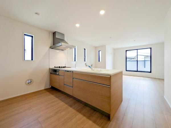 川崎市中原区小杉陣屋町１丁目の新築一戸建のキッチン|対面式のキッチンはお料理中でも家族とのお話も弾みます。
