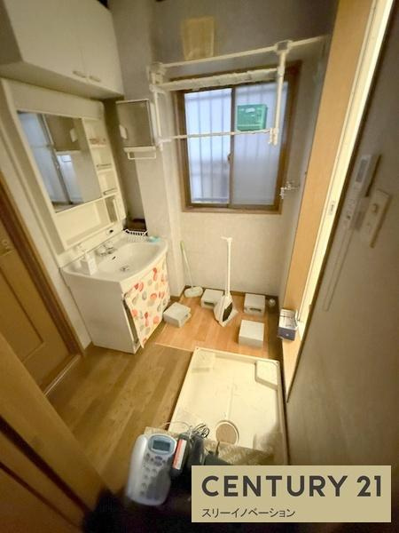 千島3丁目倉庫付き中古戸建の独立洗面台