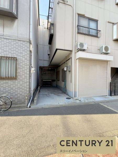 千島3丁目倉庫付き中古戸建の駐車場