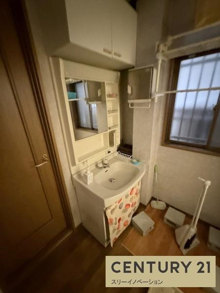 千島3丁目倉庫付き中古戸建の独立洗面台