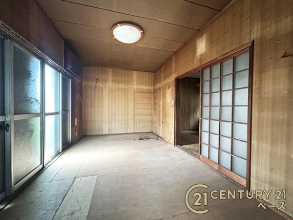大和高田市南陽町の中古一戸建の居間・リビング|■暖かみある居心地の良い空間が広がります！