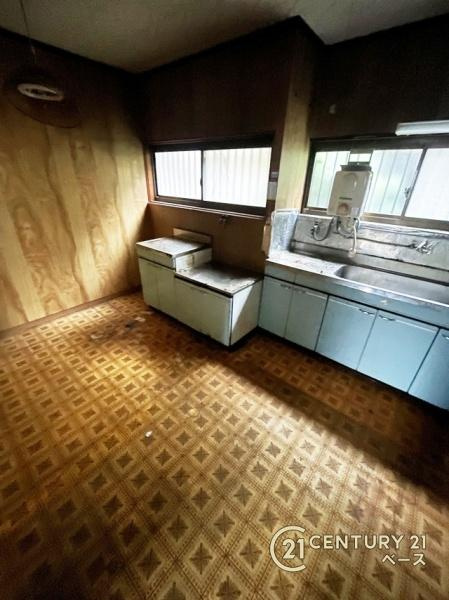 大和高田市南陽町の中古一戸建のキッチン|■収納たっぷりのシステムキッチン！
