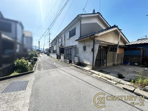 大和高田市南陽町の中古一戸建の前面道路含む現地写真|■小・中学校まで徒歩圏内とお子様の通学も安心！