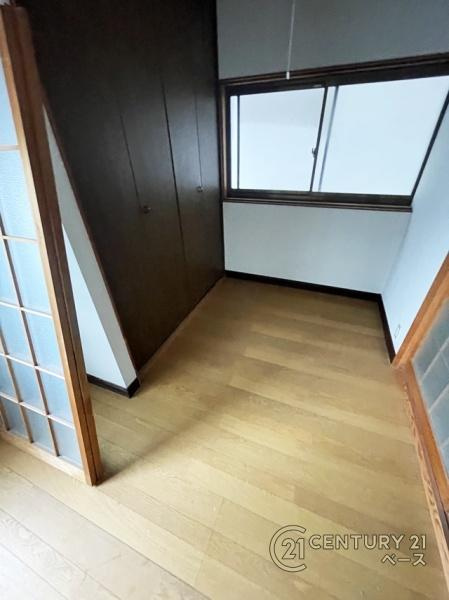 大和高田市南陽町の中古一戸建の洋室|■2面採光で明るい雰囲気のお部屋です！