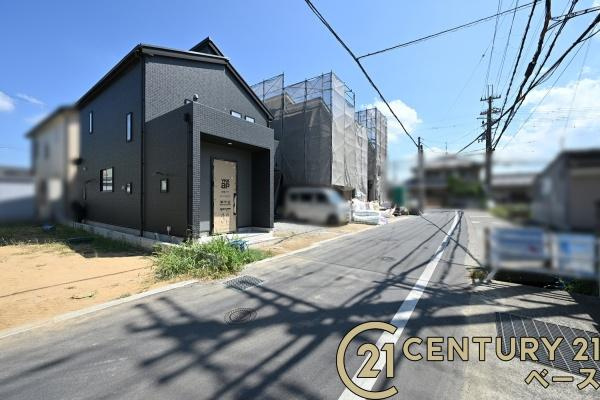 大和高田市大字市場の新築一戸建の前面道路含む現地写真