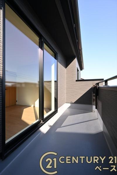 大和高田市大字市場の新築一戸建の内観：施工例|■≪同仕様写真≫■日当たりのよいバルコニー！洗濯物もよく乾きます！■