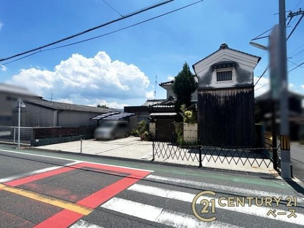 桜井市三輪　一戸建のその他|■現地撮影写真■駐車スペース５台分完備！