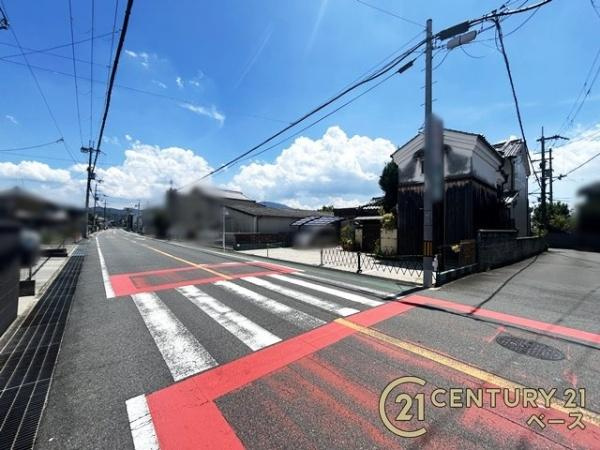 桜井市三輪　一戸建の前面道路含む現地写真|■現地撮影写真■前面道路は７.６ｍ以上あり広々としています！