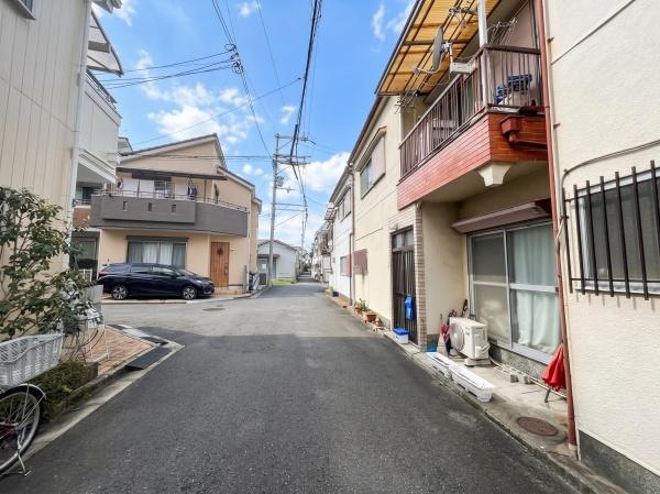 【前面道路含む現地写真】