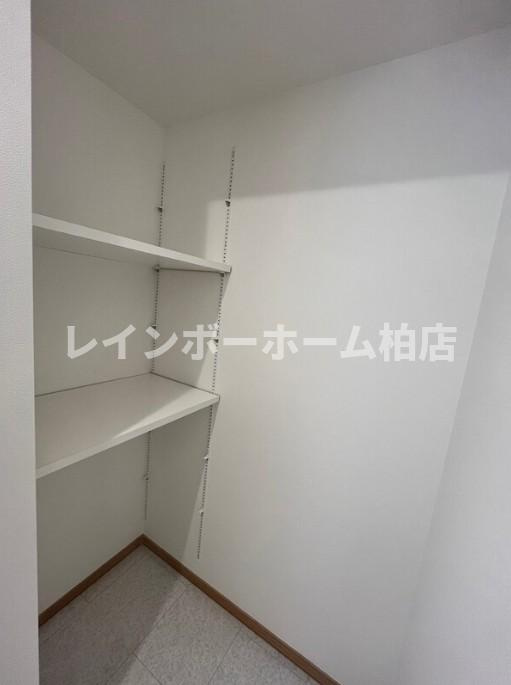 ネット無料♪経済的な都市ガス♪宅配ボックス♪の収納|収納スペース豊富です