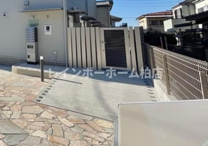 ネット無料♪経済的な都市ガス♪宅配ボックス♪のエントランス|清潔なエントランスです