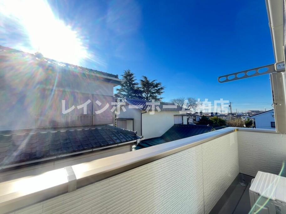 ネット無料♪経済的な都市ガス♪宅配ボックス♪のバルコニー|外からの目が気にならないバルコニーで洗濯物が干せます