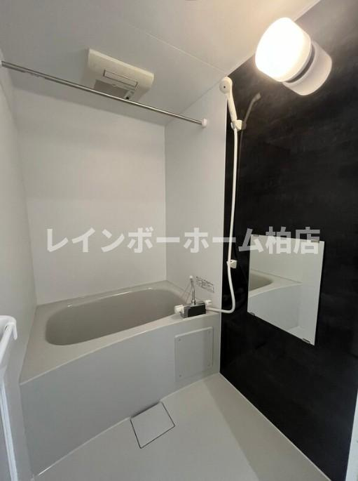 ネット無料♪経済的な都市ガス♪宅配ボックス♪の浴室|日々の疲れを癒すお風呂付です