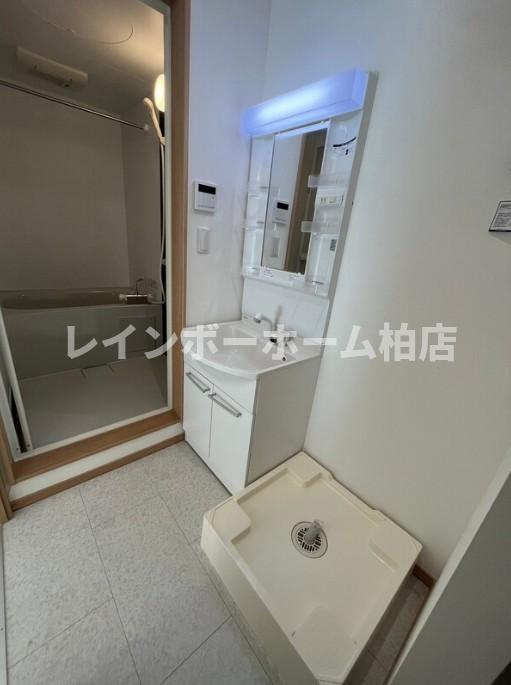 ネット無料♪経済的な都市ガス♪宅配ボックス♪の洗面所|広い洗面スペース