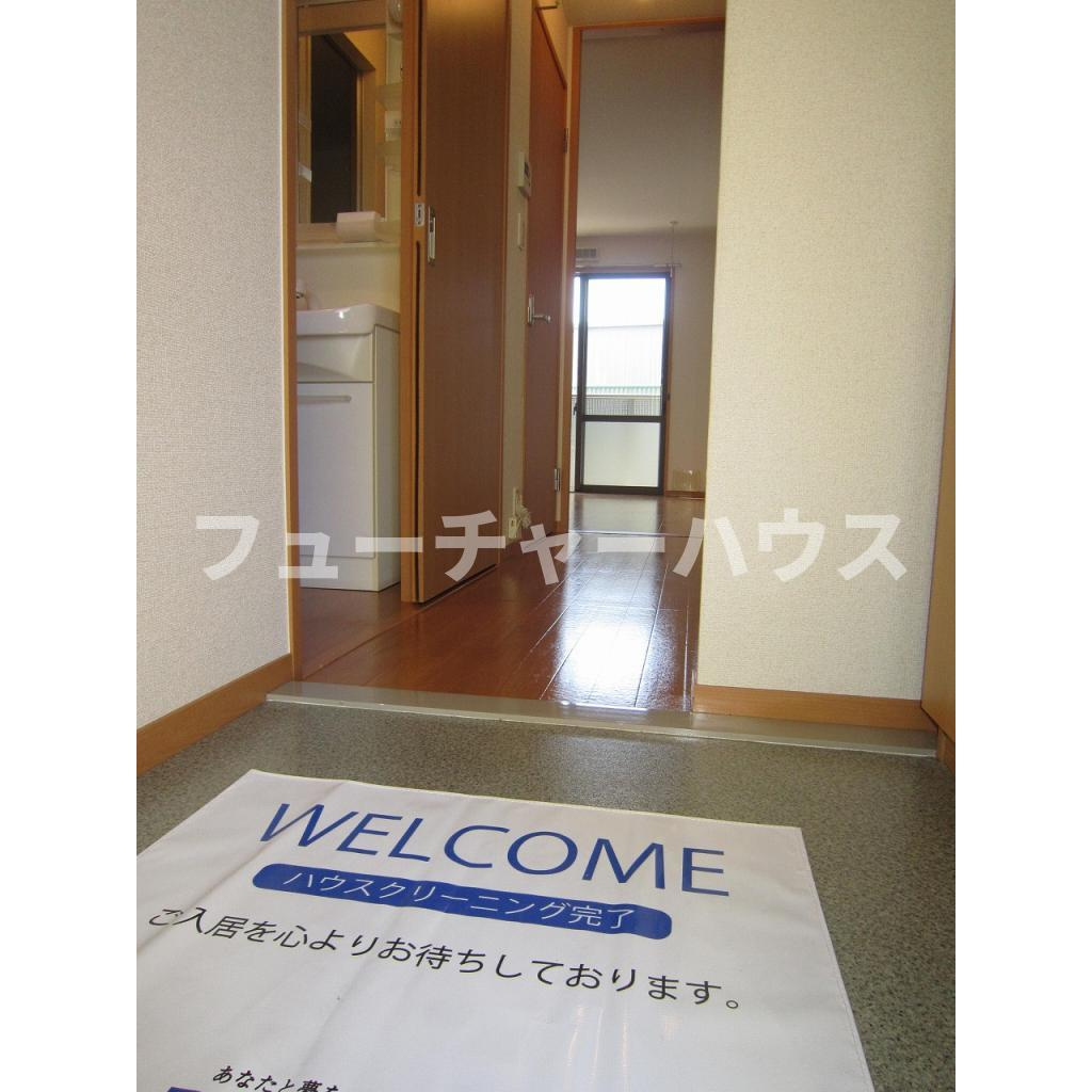 Ｇｌｉｔｔｅｒ ｎｉｓｈｉｈａｒａの玄関|収納もある玄関です