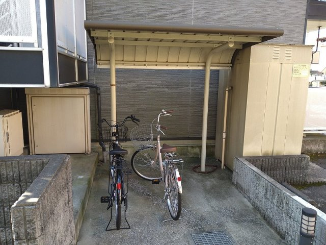レオパレスマノワールのその他|駐輪場　原付＆自転車のみ駐輪可能