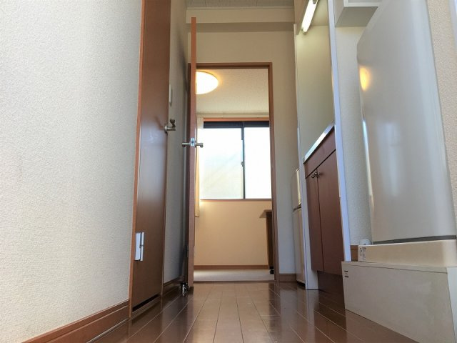 レオパレス武蔵野の玄関
