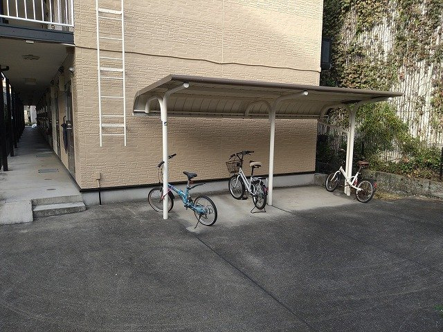 レオパレスベーレンアウスレーゼのその他|駐輪場　原付＆自転車のみ駐輪可能
