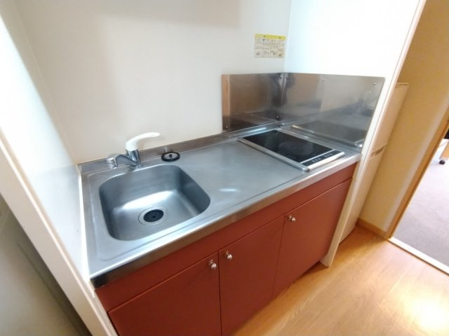 レオパレスグレース　クレストⅠのキッチン|シングルレバー設置　シンク広めです♪