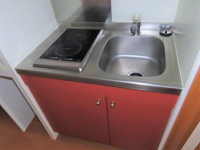 レオパレス満のキッチン|2口の電気コンロまたはIHコンロとなります