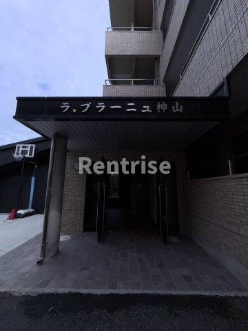 ラ・プラーニュ神山のエントランス