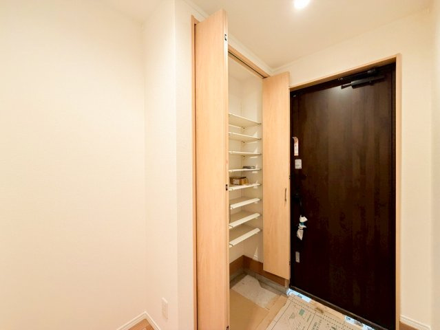下作延5丁目　A号棟の玄関|シンプルで使いやすい玄関です