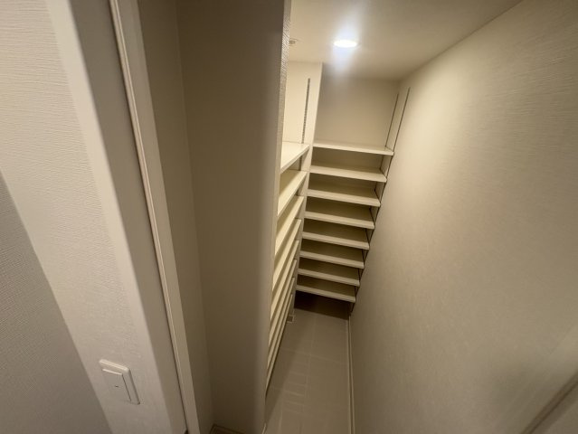 コンフォリア江坂広芝町の収納