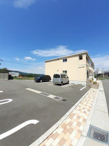 ビバーチェ　Ｂの駐車場|車をお持ちの方に嬉しい駐車場付きの物件です
