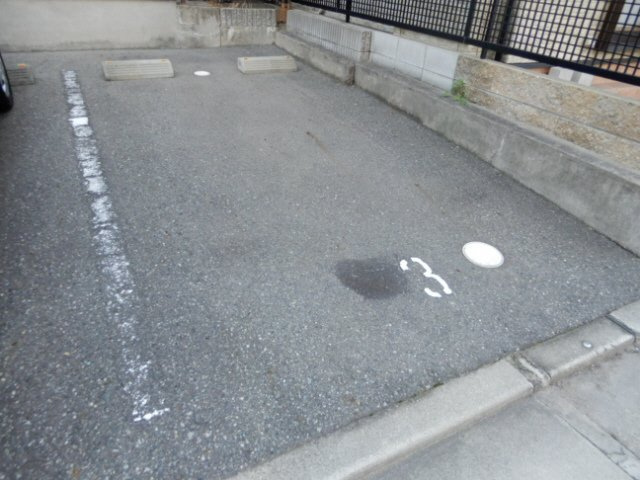 レオパレス桜町の駐車場