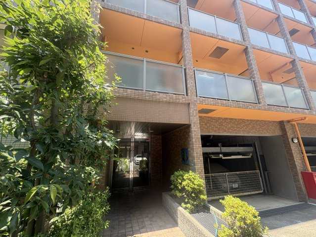 AZURE　ESAKAのエントランス