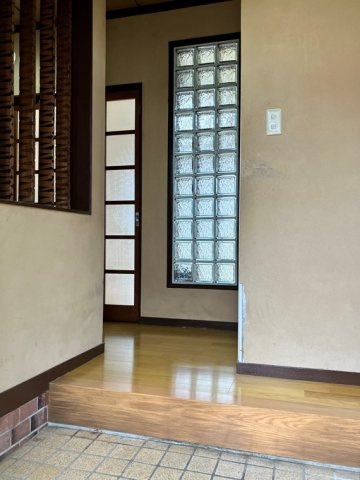 北入曽戸建のロビー|建物の内部です