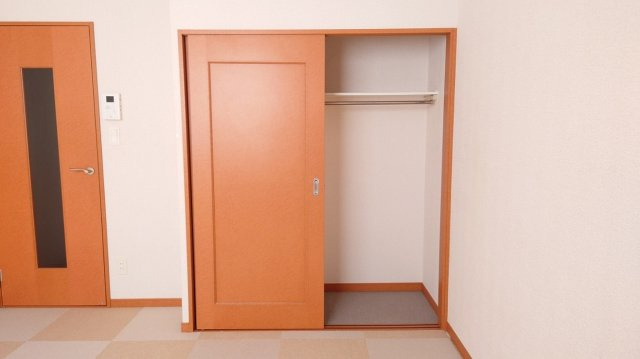 レオパレスアグリコルトゥーラの内装|明るい色調の室内です