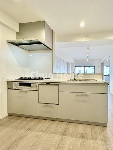 ニックアーバンハイム東陽町のキッチン|ワイドで収納豊富なシステムキッチン