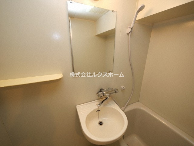 永代町壱番館の洗面所|コンパクトで使いやすい洗面所