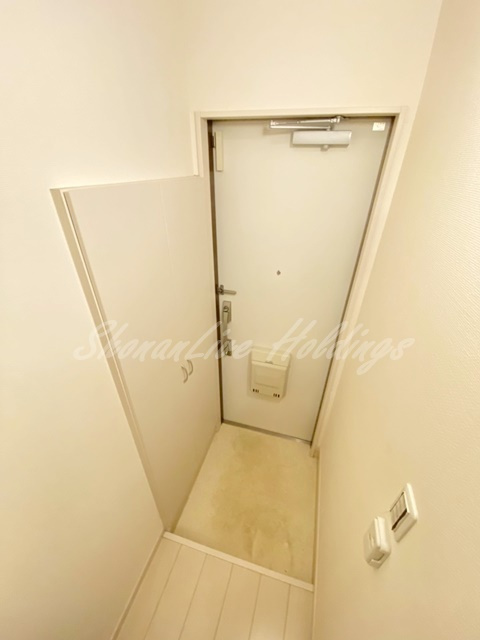 藤沢市辻堂元町５丁目のアパートの玄関