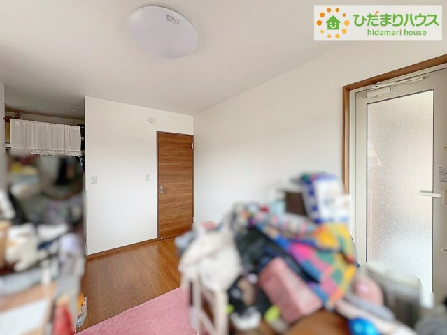 北茨城市関本町関本上　中古戸建の洋室|お気に入りの服やバッグがたっぷりしまえるウォークインクローゼットがあります♪