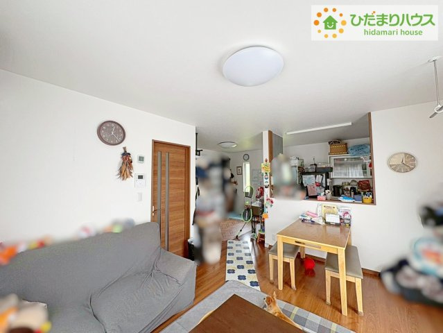 北茨城市関本町関本上　中古戸建の居間・リビング|お子様が元気に遊べる広々としたリビングです。
