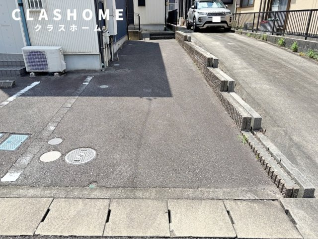 半城土中町戸建借家　A棟の駐車場