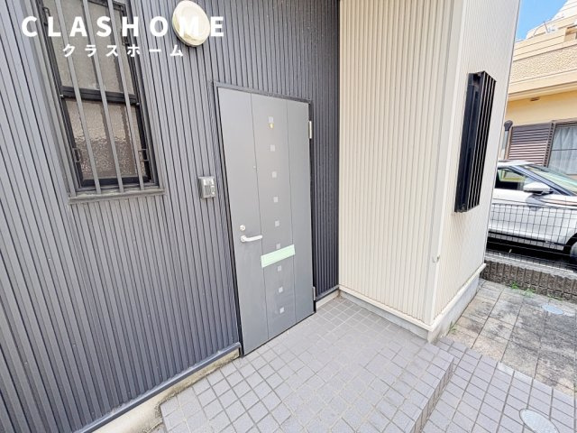 半城土中町戸建借家　A棟の玄関