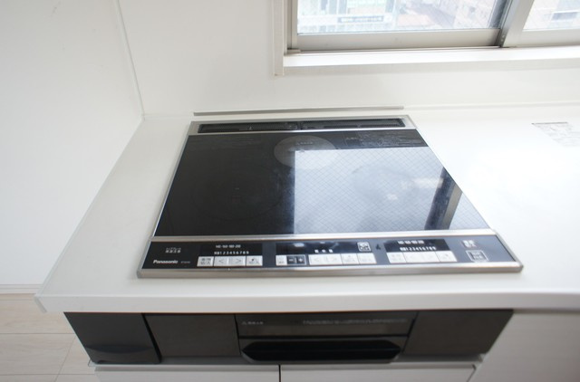 ププレ三ノ輪壱番館のキッチン|コンパクトなキッチンで掃除もラクラク