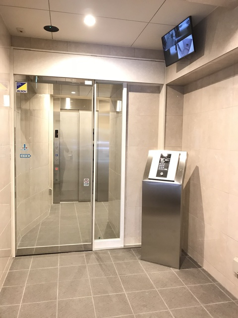 ププレ三ノ輪壱番館のロビー|モニター付きオートロック