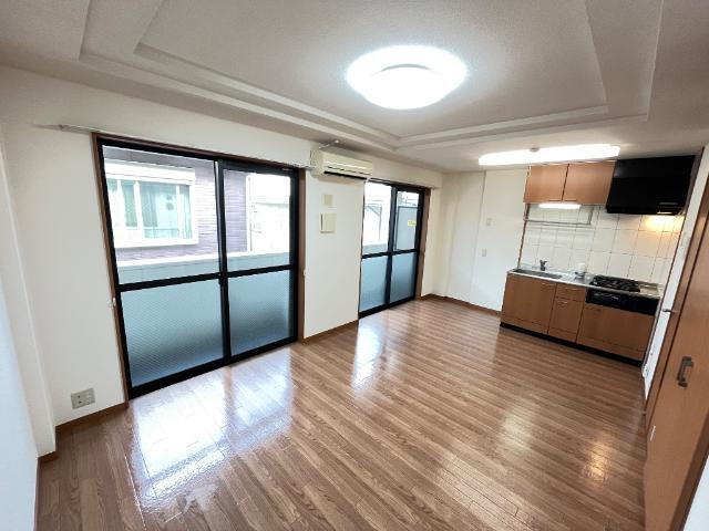 熊本市西区蓮台寺５丁目のアパートの居間・リビング