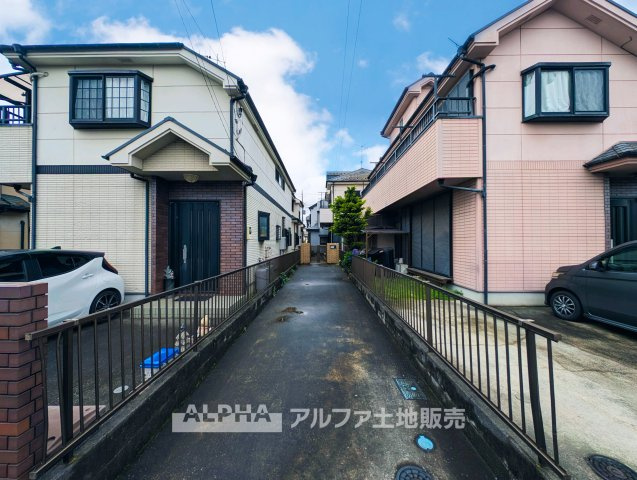 羽村市神明台1丁目　中古戸建の外観|【A place that feels right】◆自然と人が集まる◆
広がりを感じる住空間と、手触りのある落ち着いた雰囲気。
ここで重ねる毎日が、暮らし方そのものを静かに変えていく。